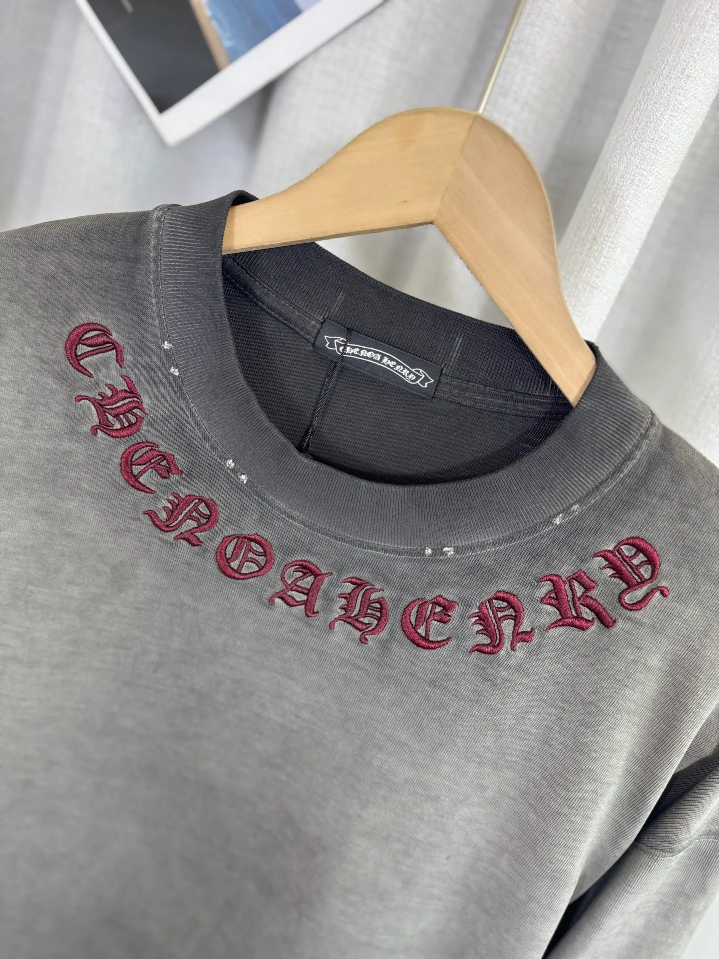 P260 ch high version Chrome Hearts 2025 new autumn and winter cross patch washed spray horse slip long-sleeved T-shirt, fabric: 26 double yarns, 320 grams weight, Angora red thread weaving, heavy wash water ➕ fried color + spray horse slip Printing process: patch embroidery, secondary color spray horse slip process Color: gray, red Size: S M L XL Style number: 5159